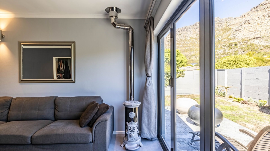 3 Bedroom Property for Sale in Lakeside Western Cape